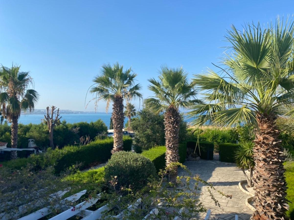Coral Bay Modern Renovated Apartment By The Sea Paphos Exterior photo