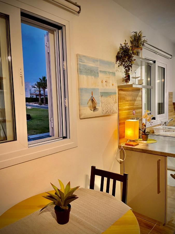 Coral Bay Modern Renovated Apartment By The Sea Paphos Exterior photo